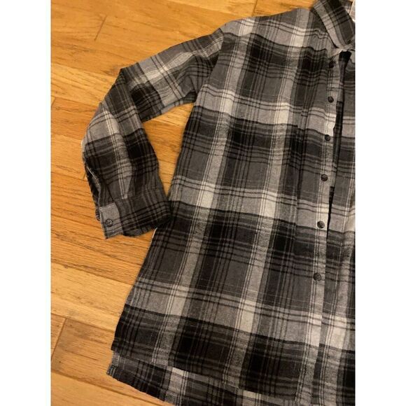Friends The Television Series Black & White Plaid Button-Up Shirt size Medium - Picture 3 of 7